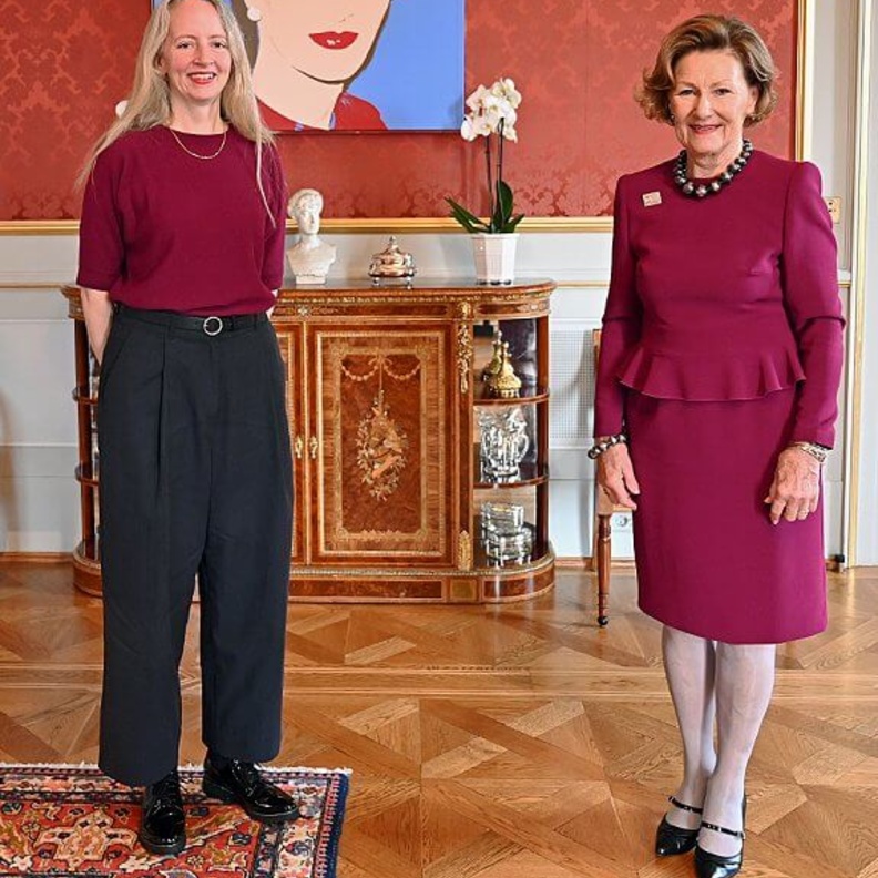 الملكة سونيا تسلم جائزتها للطباعة