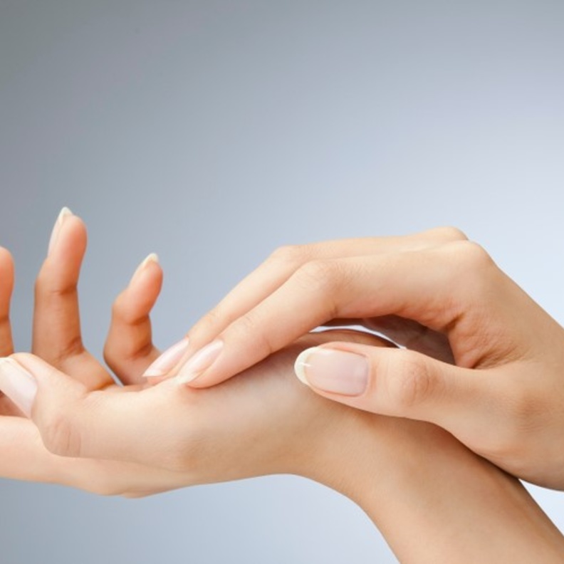 طريقة عمل ماسك زبدة الشيا لعلاج الاظافر الضعيفة