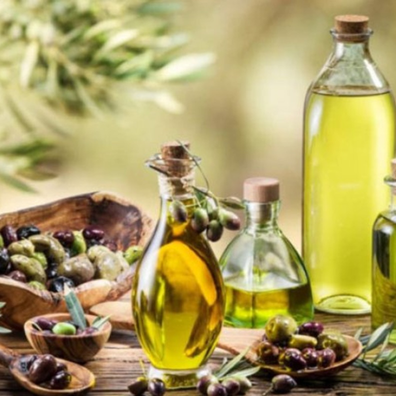 زيت الزيتون البكر القطفة الأولى يعتبر أحد أفضل أنواع زيت الزيتون من ناحية الجودة والقيمة الغذائية العالية التي يحتوي عليها، يتأثر بدرجات الحرارة العالية 