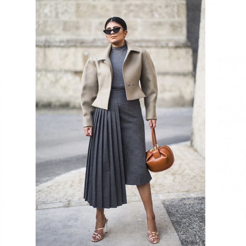 افكار عصرية لاعتماد التنورة البليسيه موضة هذا الموسم