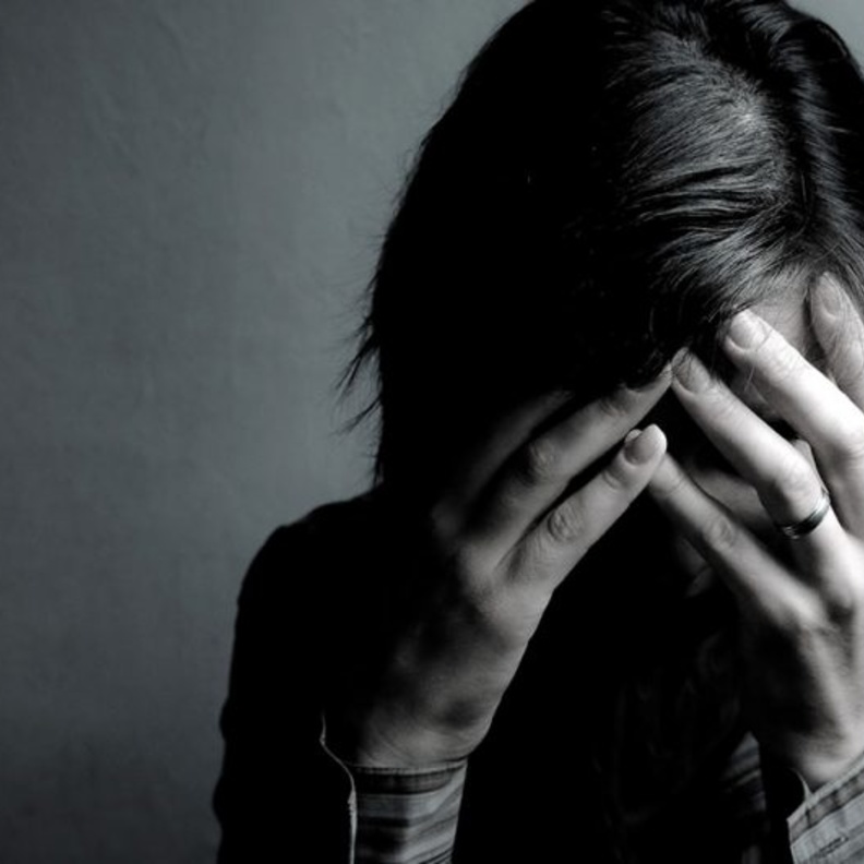 يقل شعور الاهتمام والاستمتاع بالحياة لدى المكتئب 