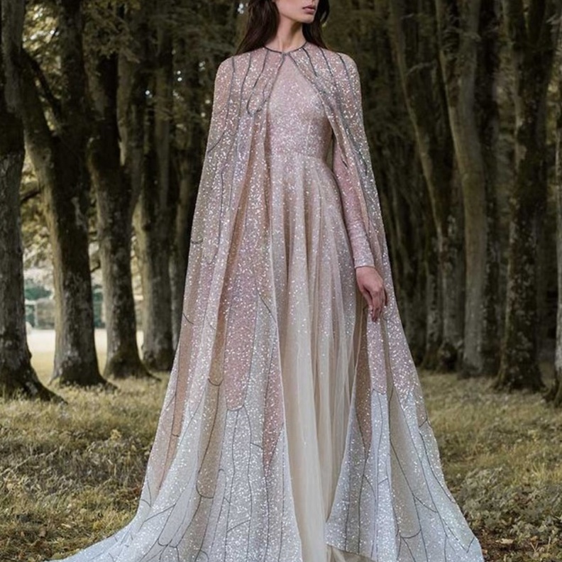 فساتين زفاف بصيحة الكاب من paolo sebastien