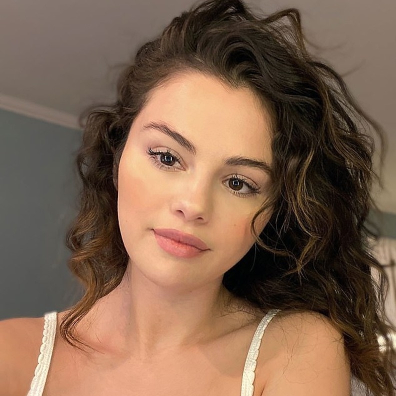 سيلينا جوميز تستعد لإنتاج وبطولة فيلم الرعب النفسي Dollhouse