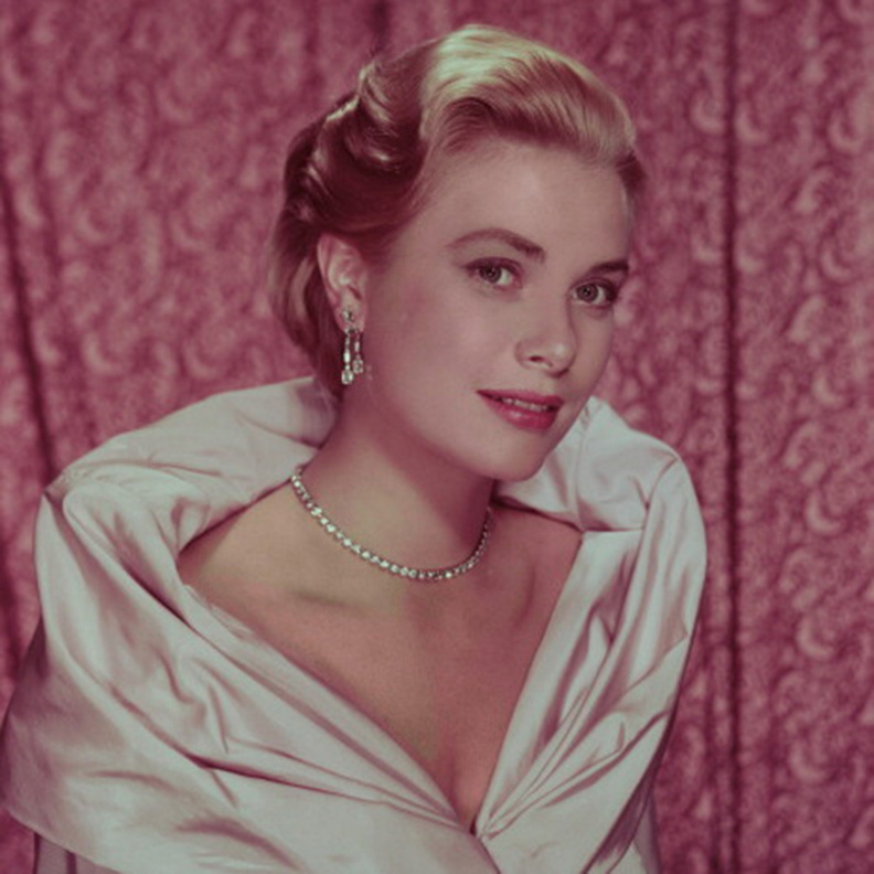 من غريس كيلي إلى ميغان ماركل.. أشهر سيدات القصور الملكية ذو الأصل الأمريكي