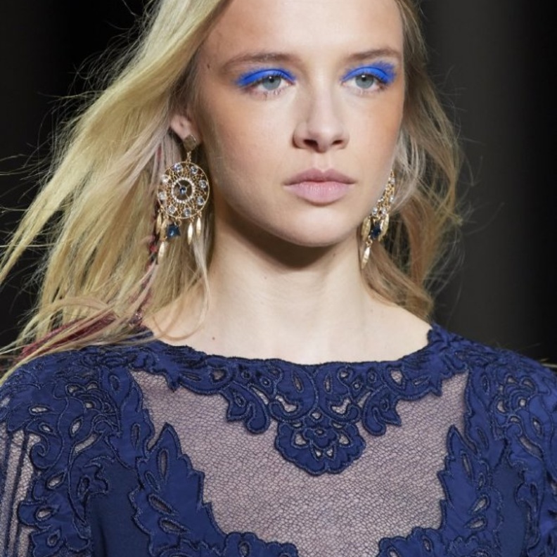  الوان ظلال عيون زرقاء وقوية لخريف 2020 من وحي Tadashi Shoji