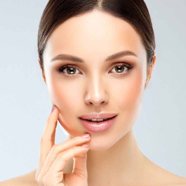 نصائح جمالية للعناية ببشرة مريضة سرطان الثدي باستخدام التوت الاحمر