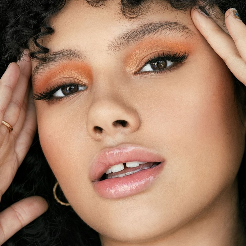 أضرار الرموش الاصطناعية يمكن أن تسبب التهابات وحساسية في العين