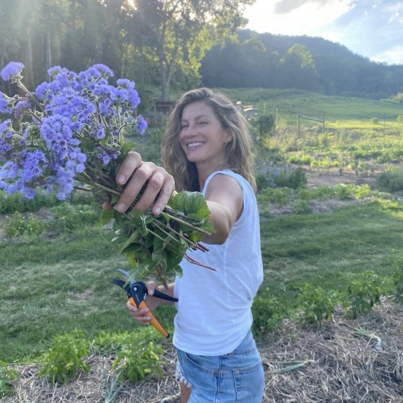 تشجع جيزيل متابعيها على اختيار الطعام الطبيعي للحفاظ على الصحة من خلال تجاربها الخاصة