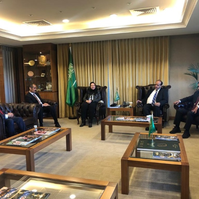 الدكتورة أمل فطاني تباشر مهام عملها كأول سعودية كملحق ثقافي في بريطانيا