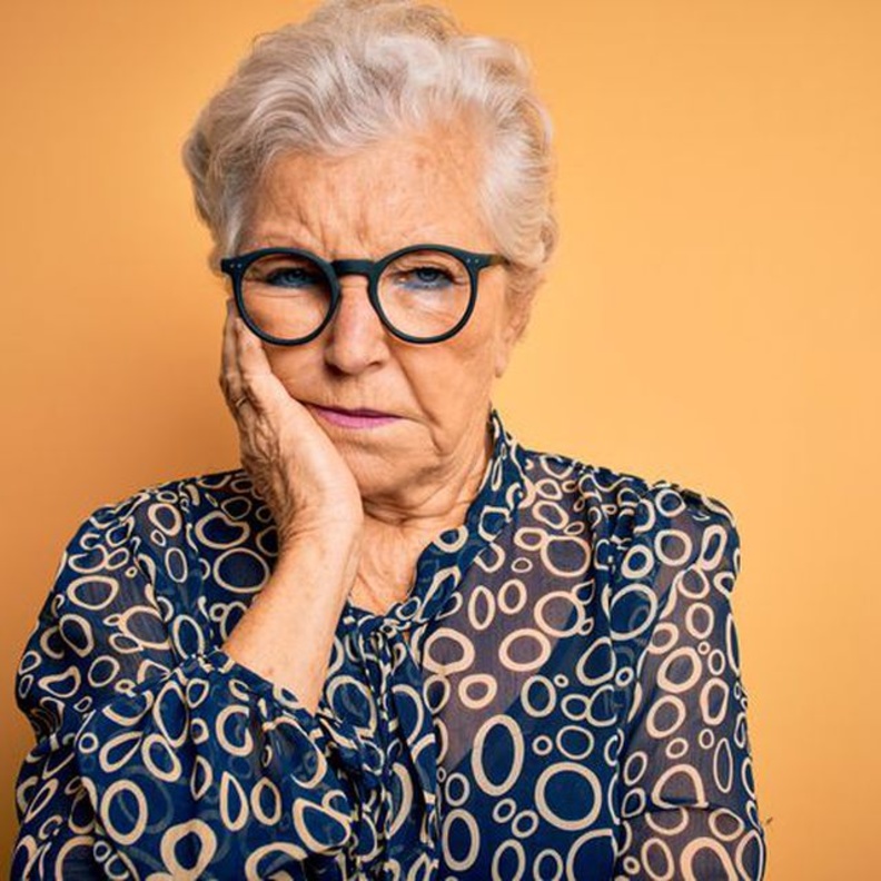  كيف تؤثر اللامبالاة على صحة الدماغ لدى المسنين