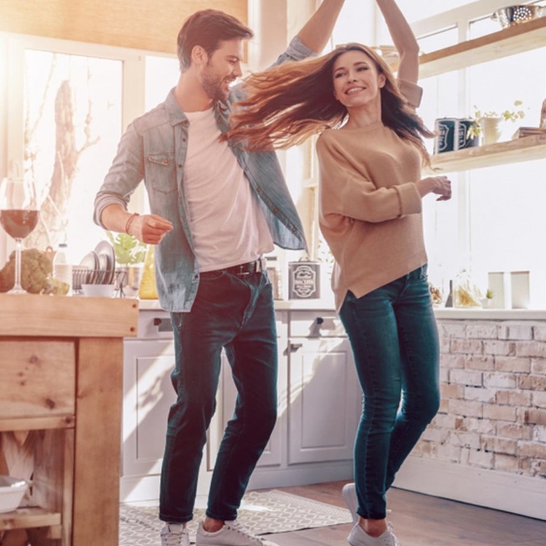  نصائح للعروس للحصول على علاقة زوجية ناجحة سعيدة ومستمرة - روح الدعابة