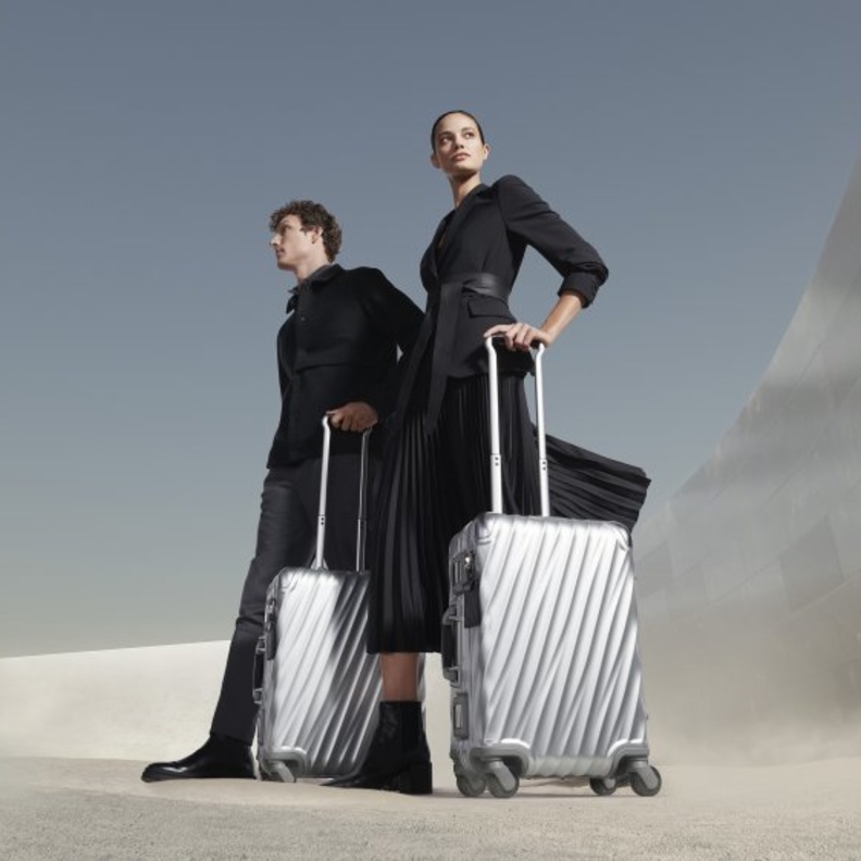 TUMI تطلق منصاتها الإلكترونية الجديدة 