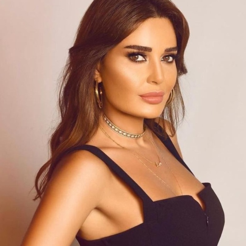 مكياج برونزي ل سيرين عبد النور