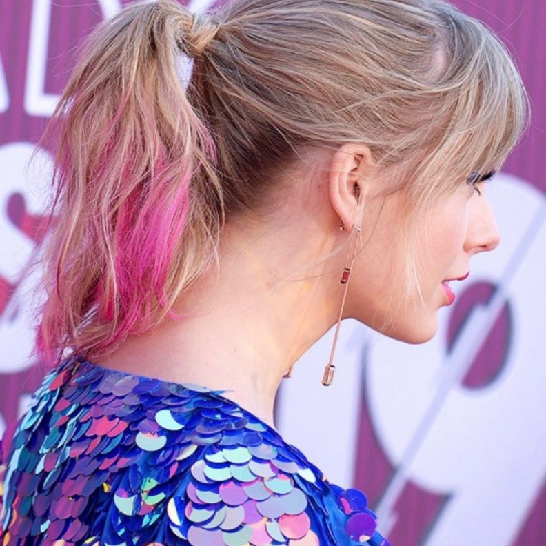 استوحي صبغات الشعر الوردية من taylor swift