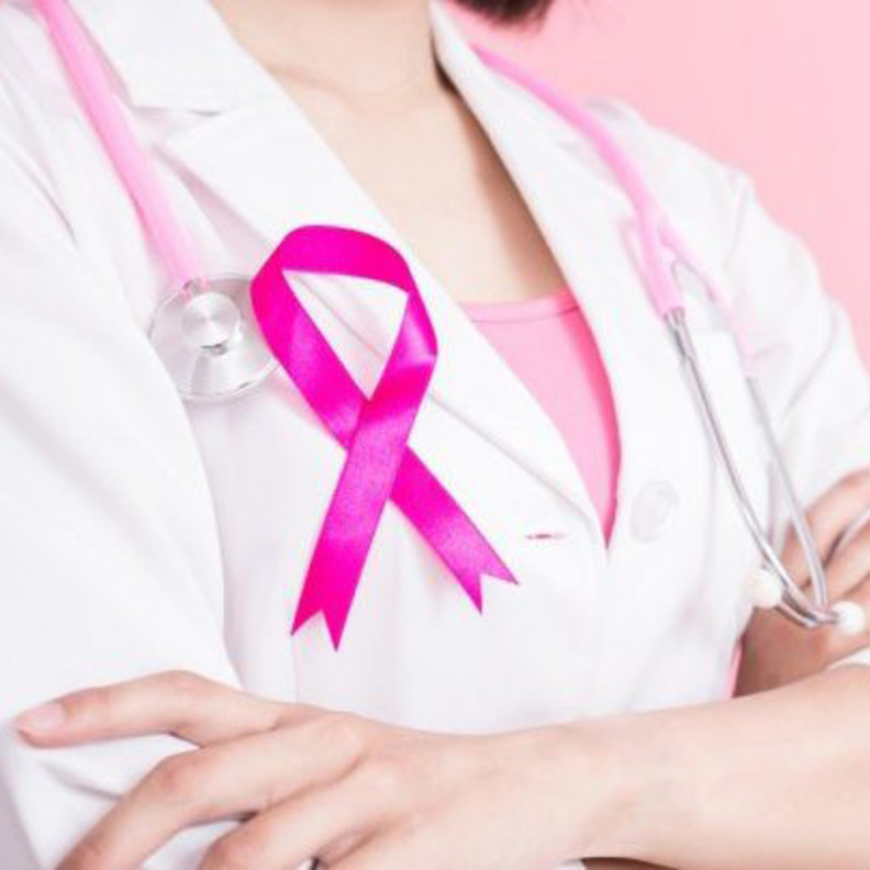  متى تبدأ النساء بالفحص المبكر عن سرطان الثدي؟