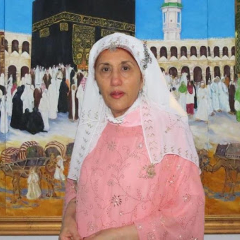 تشرفت الأستاذة صفية بن زقر بتسلم وسام الملك عبدالعزيز من الدرجة الأولى من يد خادم الحرمين الشريفين الملك سلمان بن عبدالعزيز حفظه الله 