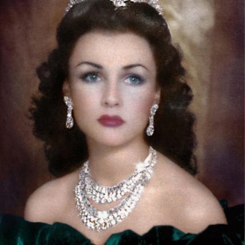 مجوهرات لا تنسى تزينت بها سيدات العائلة الملكية المصرية