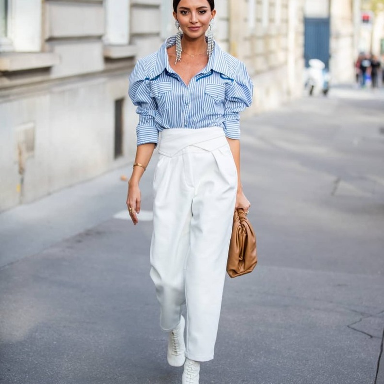 على طريقة ناتالي فنج نسقي البنطلون الابيض باسلوب أنيق