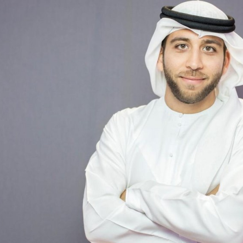 الفنان والمصمم الإماراتي سلطان الرمحي
