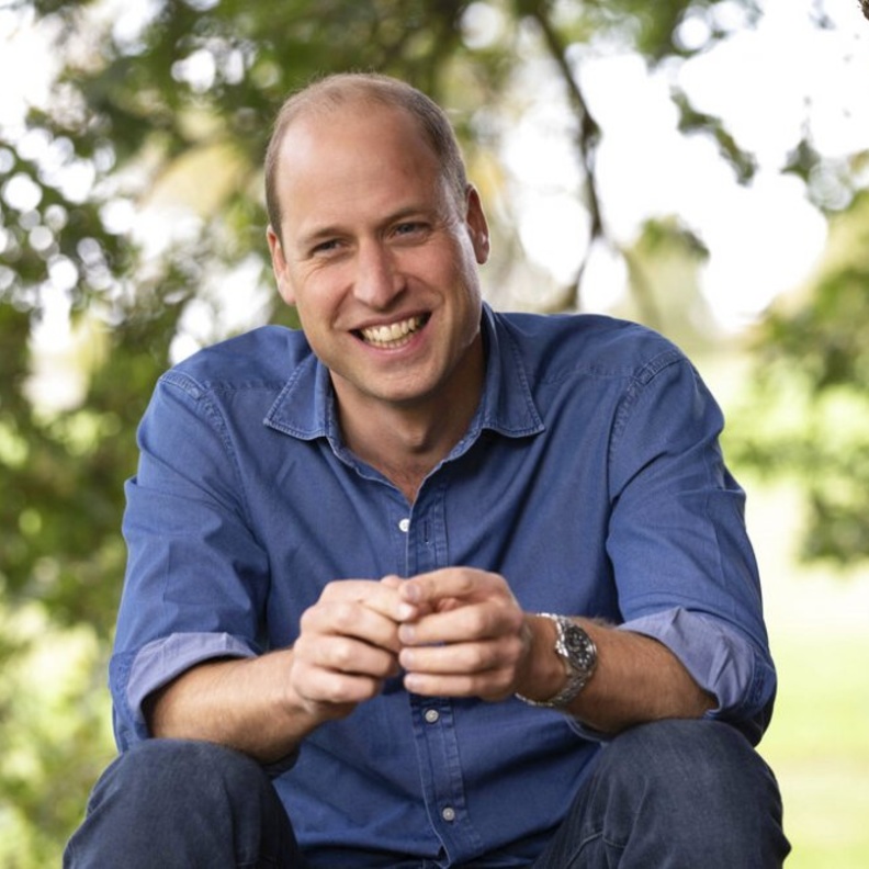 الملكة إليزابيث والأمير فيليب يهديان الأمير ويليام رعاية اثنتين من الجمعيات المحببة لهما