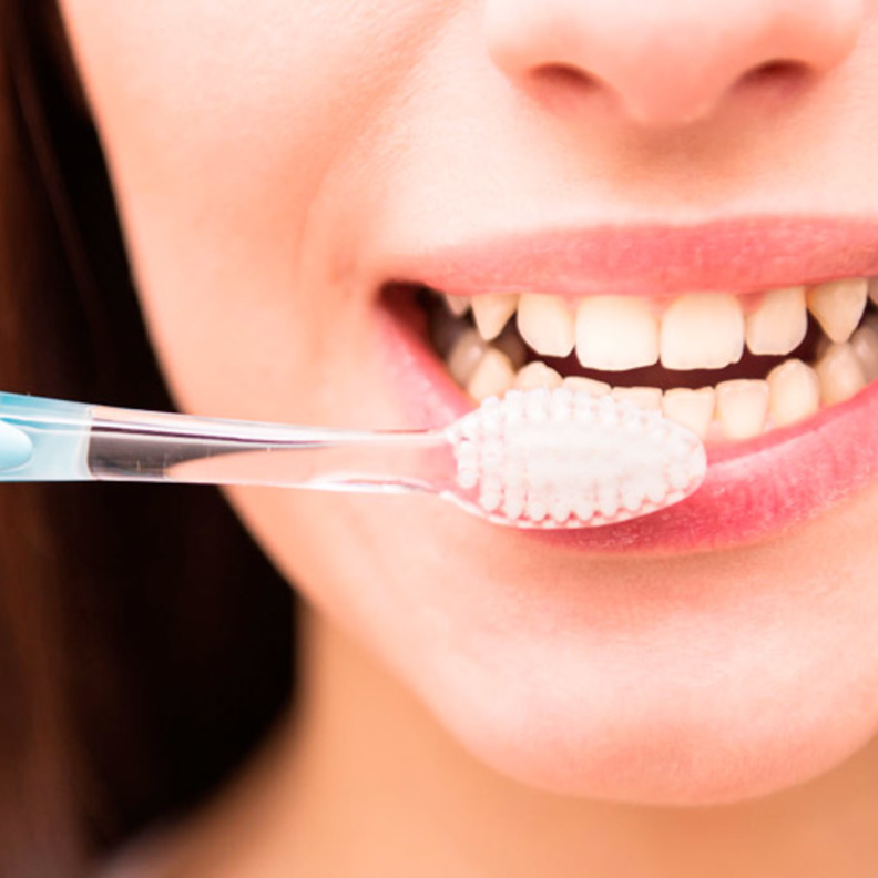 ما العلاقة بين نظافة الأسنان وكورونا