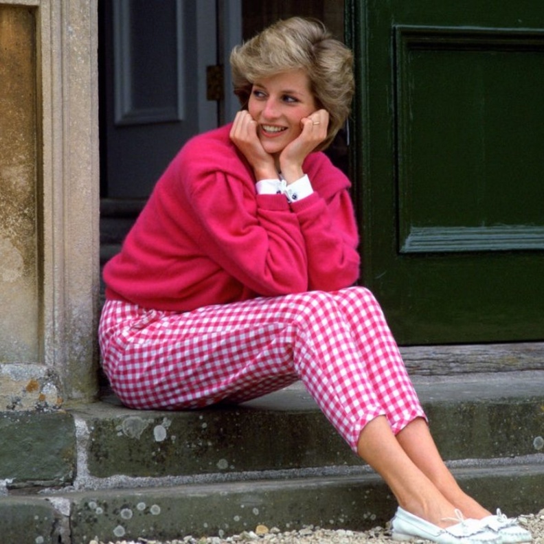 بالصور.. جولة في منزل طفولة الأميرة ديانا ذو الـ 90 غرفة