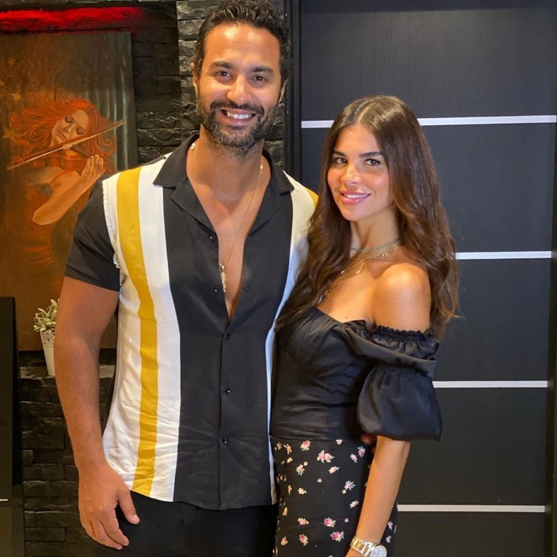 كريم فهمي يحتفل بعيد زواجه