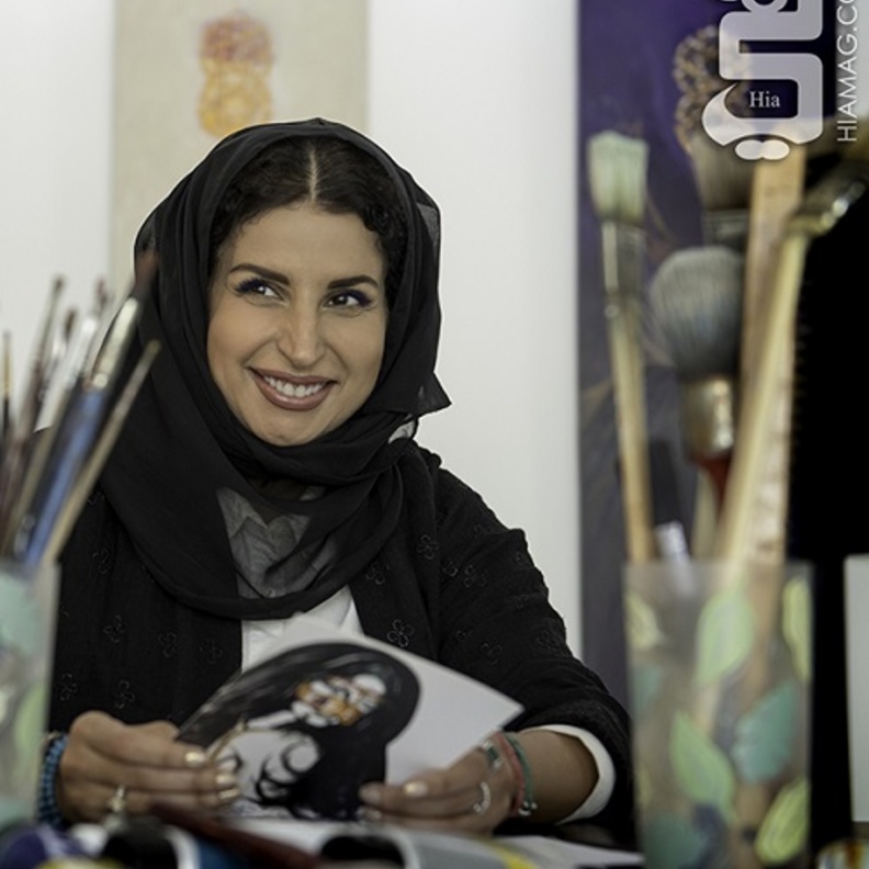 الفنانة التشكيلية السعودية وداد البكر 