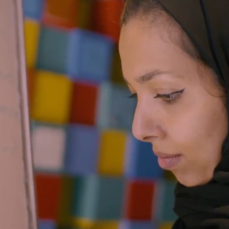 الفنانة السعودية الشابة ومنسقة المشاريع ديمة العوهلي