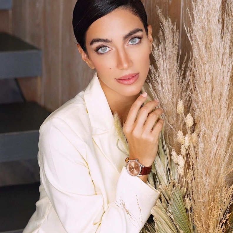 مكياج ترابي ناعم على طريقة جيسيكا قهواتي