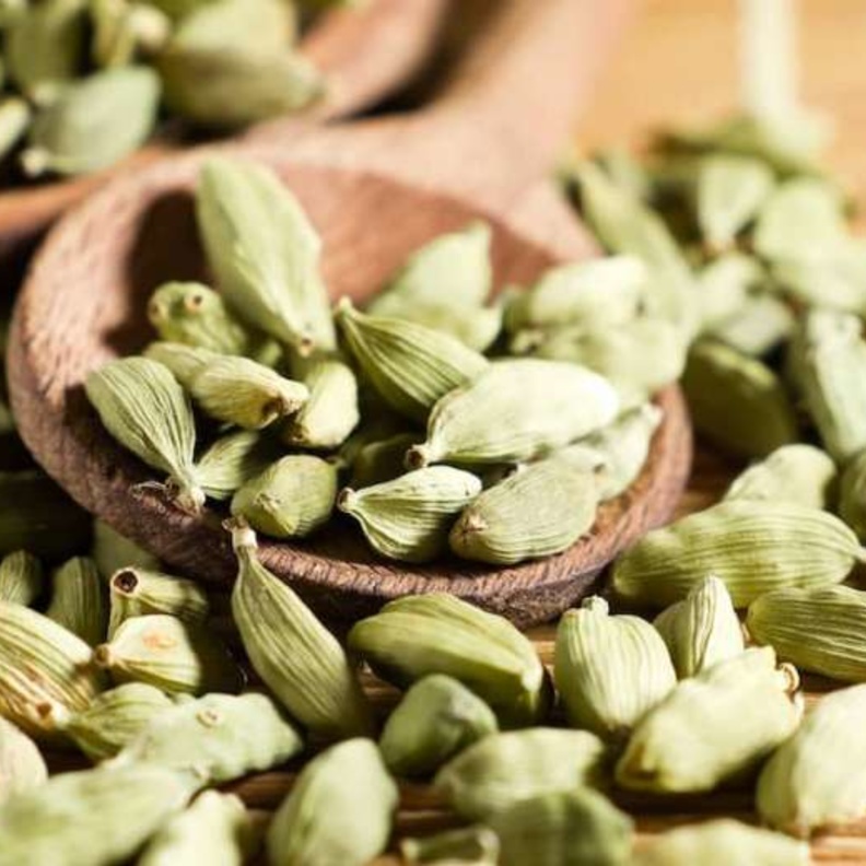 فوائد الهيل لمكافحة مشاكل الجهاز الهضمي وطريقه استخدامه