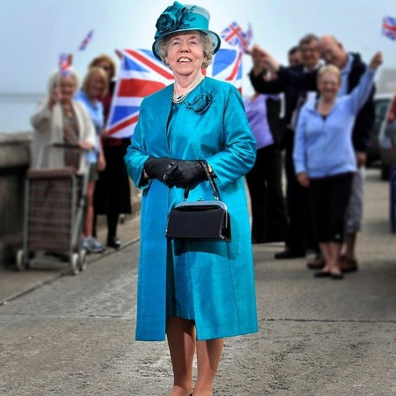 من هي إيلا سلاك التي عملت كبديلة لملكة بريطانيا لمدة 30 عاما؟ 