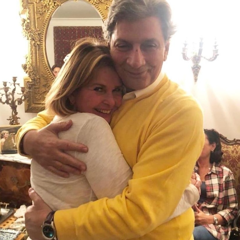 الفنانة يسرا  وزوجها