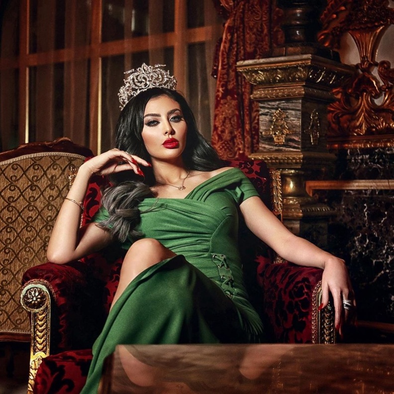  اطلالات مميزة باللون الاخضر الزيتي مستوحاة من مريم حسين