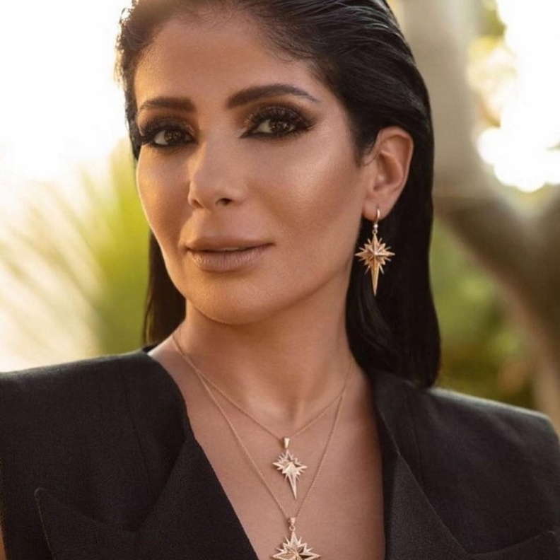 منى زكي ب نيو لوك الشعر العسلي