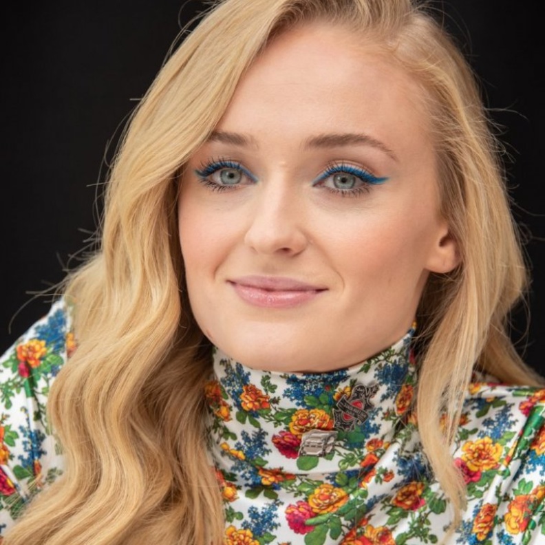 ألوان الآيلاينر بدرجات الأزرق