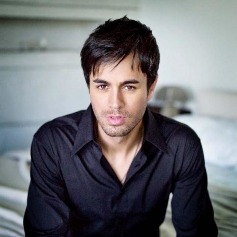 إنريكي إغليسياس يحصل على جائزة المطرب اللاتيني الأهم على مر العصور