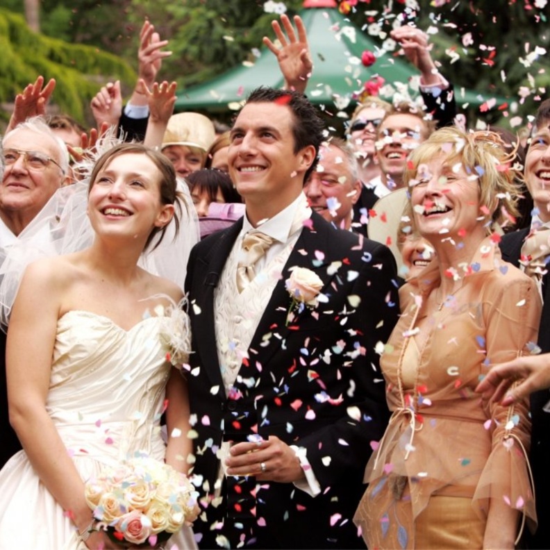  التعامل مع الرجل ذو الشخصية الرسمية مُتعب بعض الشيء للعروس