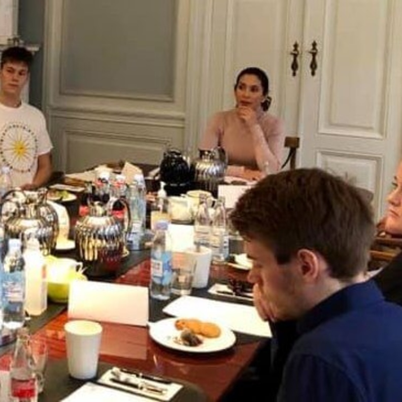 الأميرة ماري بإطلالة عمل من Zara