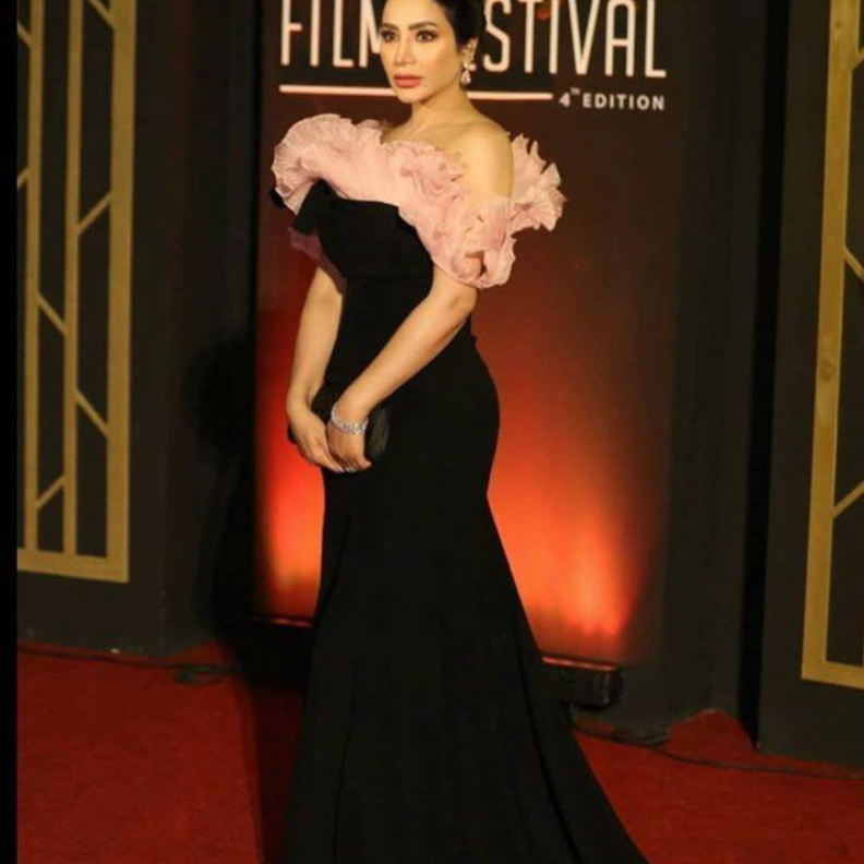  اطلالات لجين عمران بالفستان الاسود في مهرجان الجونة السينمائي 2020