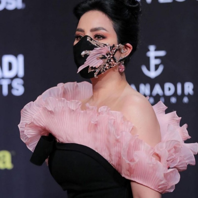 إطلالة لجين عمرن الجمالية في اليوم الثاني من مهرجان الجونة السينمائي