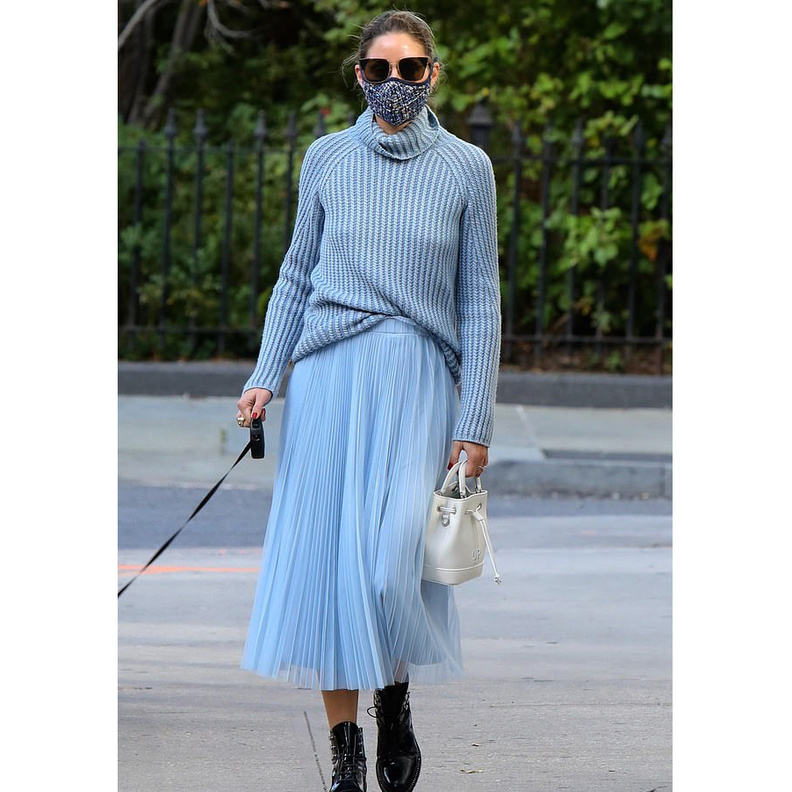 ابرز صيحات الموضة مع تدرجات اللون الازرق الباستيل من وحي اطلالات Olivia Palermo