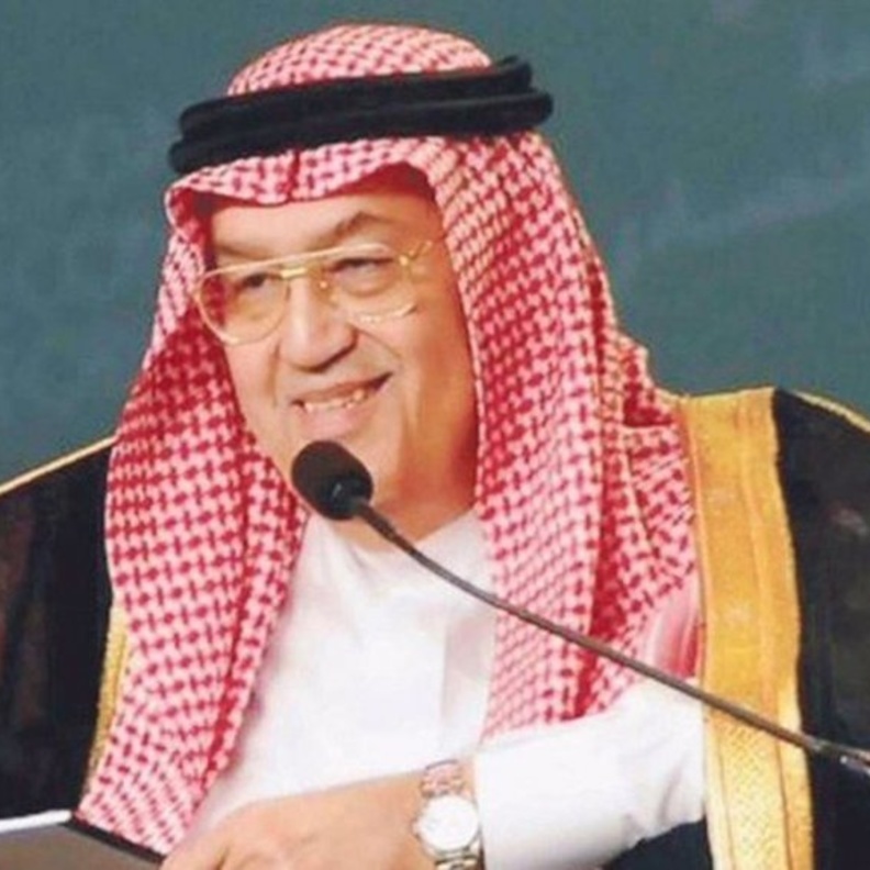 حقق الأديب الدبلوماسي السعودي غازي القصيبي العديد من الإنجازات حيث حاز على وسام الملك عبد العزيز وعدة أوسمة وألقاب عربية