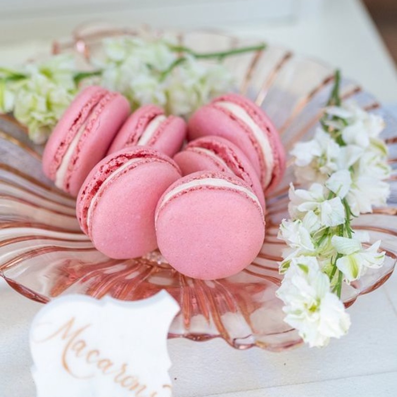 الماكرون في حفلات الزفاف الفرنسية