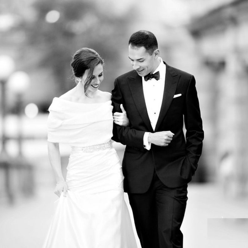  فكري جديا في الاستعانة بمصور محترف إضافي لتصوير جوانب إضافية أخرى من حفل الزفاف في ذات الوقت