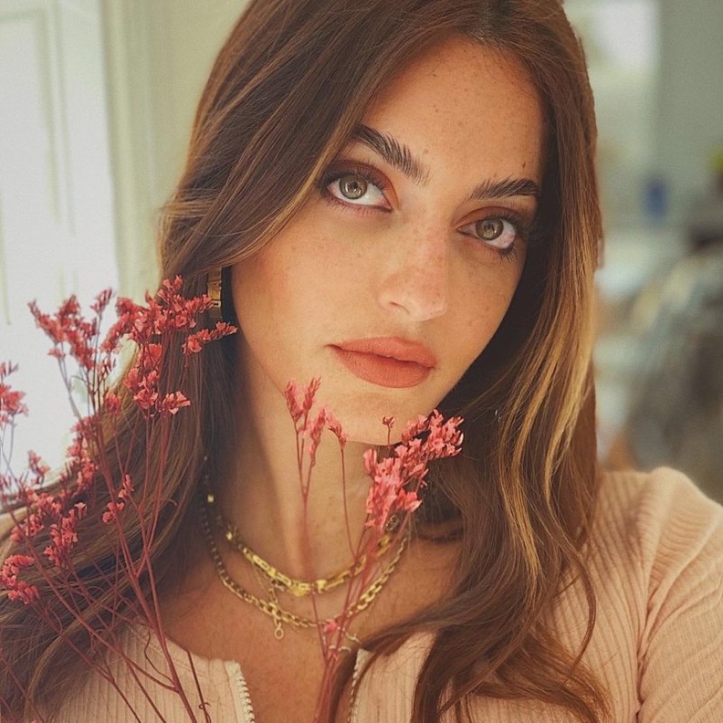 شعر ويفي منسدل بأسلوب كارن وازن