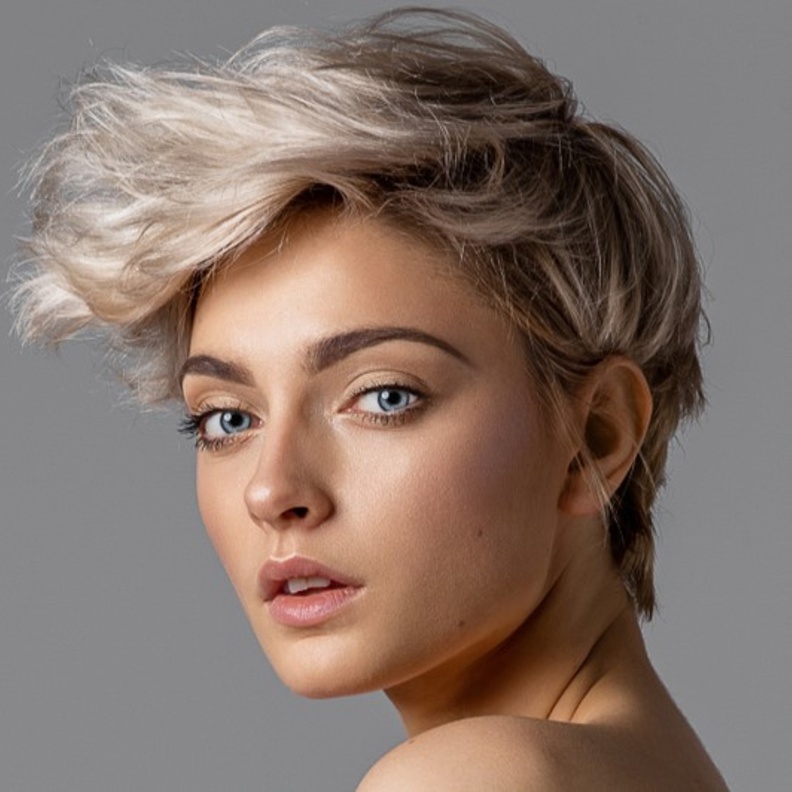 قصة قصيرة للشعر الخفيف ذات الطبقات الكثيفة من الامام شتاء 2020.