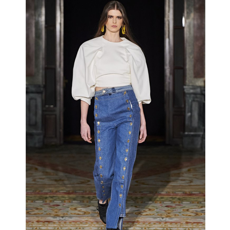 تنسيق البناطيل الجينز الواسعة ذات الخصر العالي من وحي Oxford Fashion