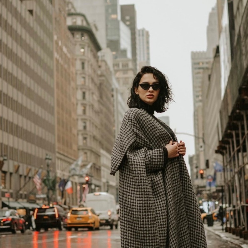 وزير الثقافة يتفاعل مع مشاركة المصممة السعودية لولو المهنا في أسبوع الموضة بنيويورك