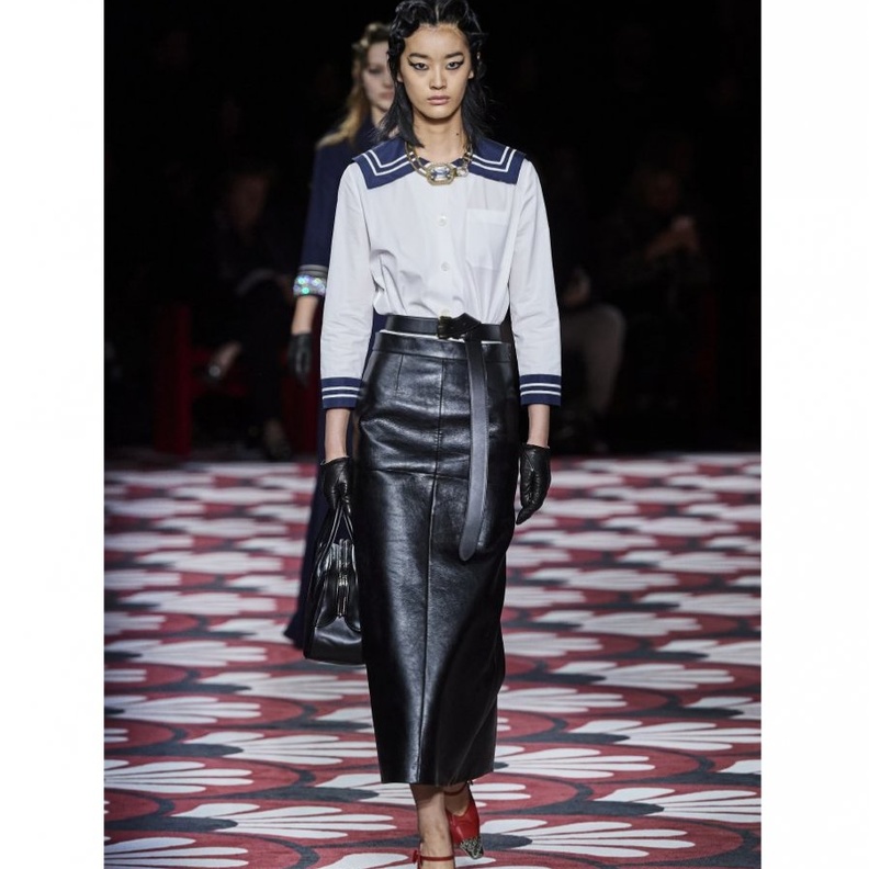  اجمل موديلات تنانير جلد طويلة ومستقيمة من دار Miu Miu